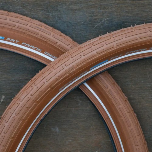 Riepa Schwalbe Fat Frank 700 x 50C (50-622) // pārdodas ar kameru (DV), aizsardzība pret caurduršanu, ar atstarojošu joslu (brūn