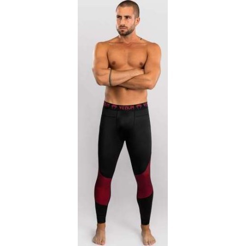 Venum x Assassin's Creed Shadows vīriešu legingi Burgundy/Black