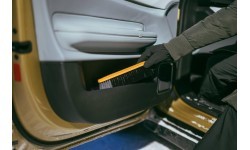 Автомобильная щётка для снега со скребком для льда Fiskars