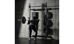 Pie sienas stiprināms bīdāms spēka statīvs ar soliņu KLT34 pelēks HMS Fitness
