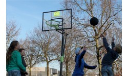 Iegremdējamais basketbola statīvs EXIT Galaxy, taisnstūra polikarbonāta (PC) vairogs