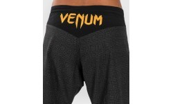 Cīņas šorti Venum x Ares 2.0, melni/zeltaini