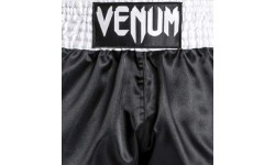 Venum Classic Muay Thai šorti, melns/balts/balts