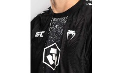 Vīriešu UFC Zenith by Venum Authentic Fight Night krekls, melns