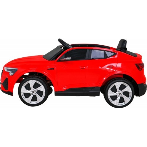 Elektromobilis Audi E-Tron Sportback, sarkans