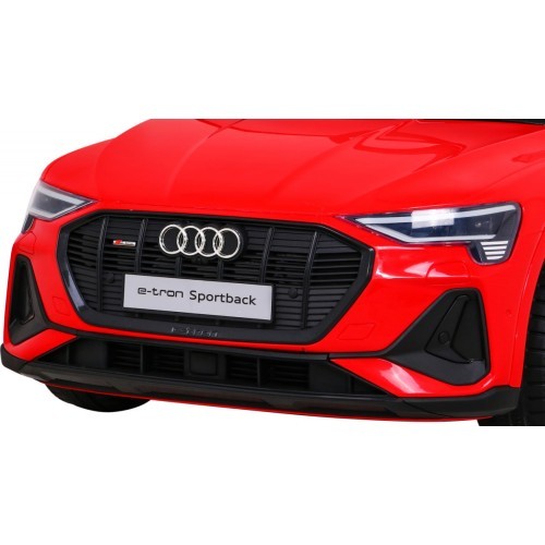Elektromobilis Audi E-Tron Sportback, sarkans