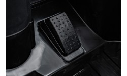 Elektromobilis RUF CTR3, melns