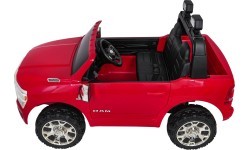 RAM 3500 sarkans elektromobilis