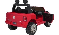 RAM 3500 sarkans elektromobilis