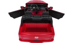 RAM 3500 sarkans elektromobilis