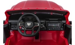 RAM 3500 sarkans elektromobilis