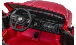 RAM 3500 sarkans elektromobilis