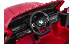 RAM 3500 sarkans elektromobilis