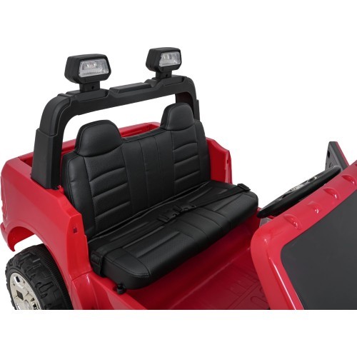RAM 3500 sarkans elektromobilis