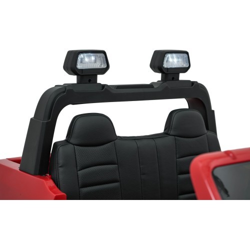 RAM 3500 sarkans elektromobilis