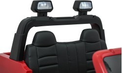 RAM 3500 sarkans elektromobilis
