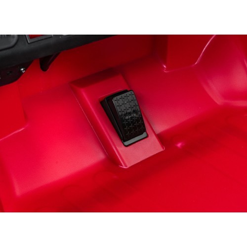 RAM 3500 sarkans elektromobilis