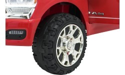 RAM 3500 sarkans elektromobilis