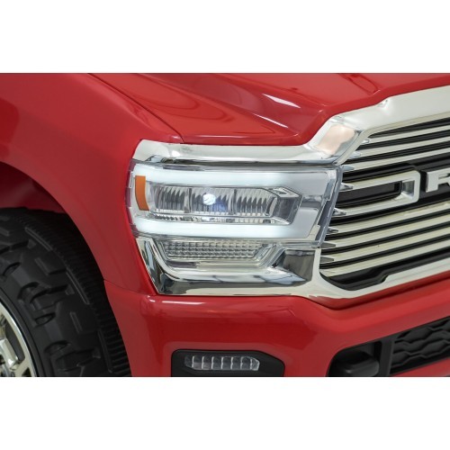 RAM 3500 sarkans elektromobilis