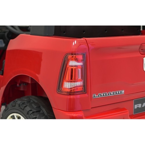 RAM 3500 sarkans elektromobilis