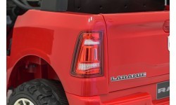 RAM 3500 sarkans elektromobilis