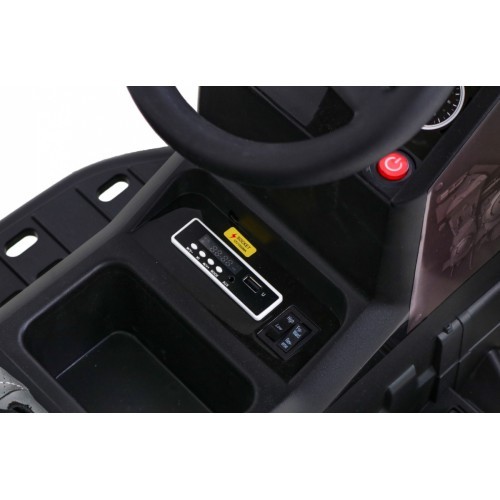 Traktors Titanium ar piekabi, sarkans