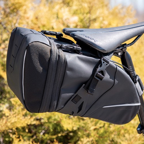 Somiņa zem sēdekļa FORCE Adventure XL // 8 L (melna)