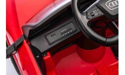 Электромобиль Audi SQ8 красный