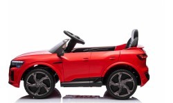 Elektromobilis Audi SQ8 sarkans