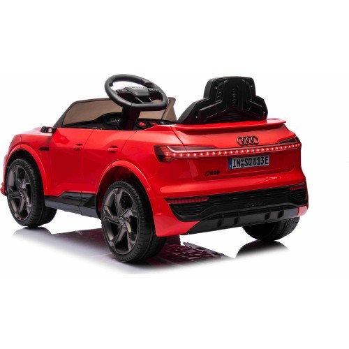 Elektromobilis Audi SQ8 sarkans