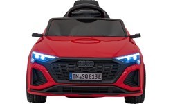 Elektromobilis Audi SQ8 sarkans