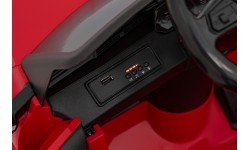 Elektromobilis Audi SQ8 sarkans
