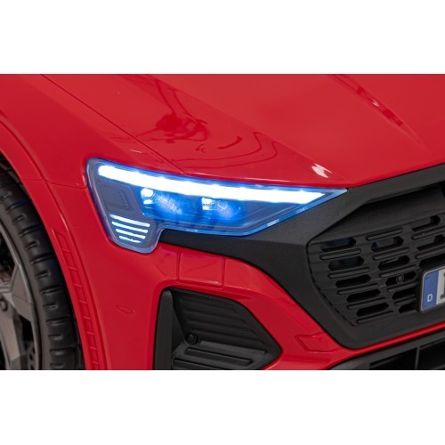 Электромобиль Audi SQ8 красный