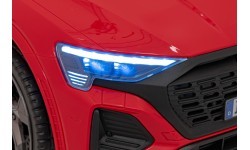 Электромобиль Audi SQ8 красный