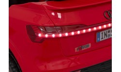 Elektromobilis Audi SQ8 sarkans