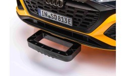 Elektromobilis Audi SQ8, dzeltens
