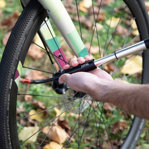 Rokas sūknis Zéfal Gravel Mini Pump, 80 PSI / 5,5 bar, ar šļūteni AV/FV, alumīnija