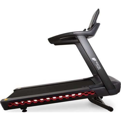 Newton Fitness T7 LED komerciālais skrejceļš Black Series