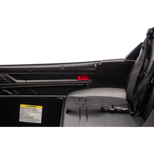 Elektromobilis Porsche Taycan Turbo S, melns