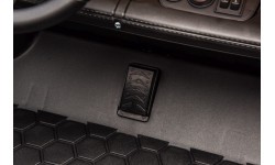 Elektromobilis Porsche Taycan Turbo S, melns