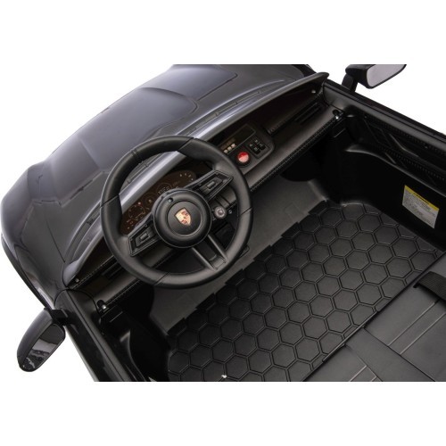 Elektromobilis Porsche Taycan Turbo S, melns