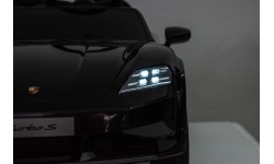 Elektromobilis Porsche Taycan Turbo S, melns