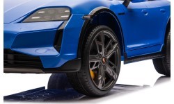 Электромобиль Porsche Taycan Turbo S синий