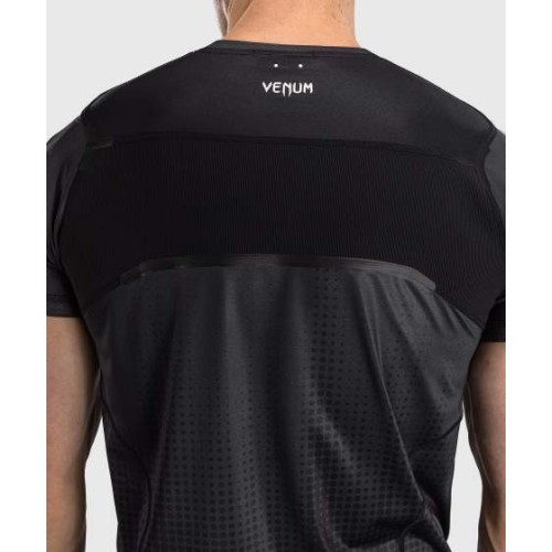 Футболка Venum Stealth Dry-Tech, чёрная/белая