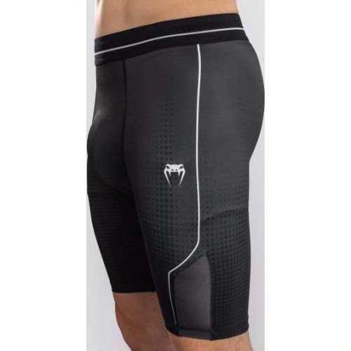 Venum Stealth Vale Tudo šorti, melni/balti