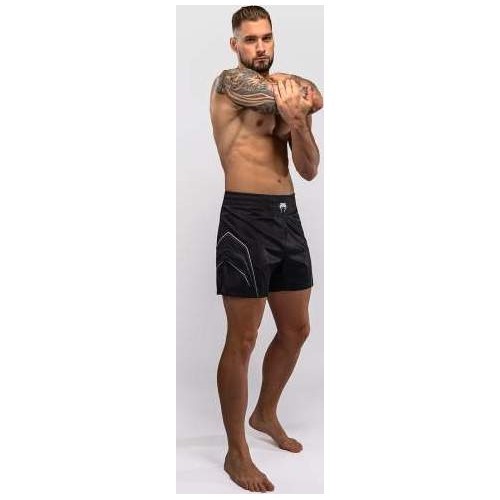 Бойцовские шорты Venum Streamline, черно-белые
