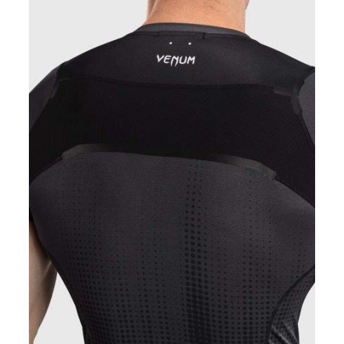 Venum Stealth rashguard ar īsām piedurknēm, melns/balts