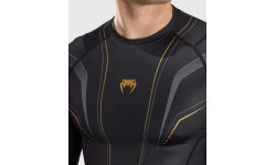 Venum Streamline Long Sleeve Rashguard - Black/Gold