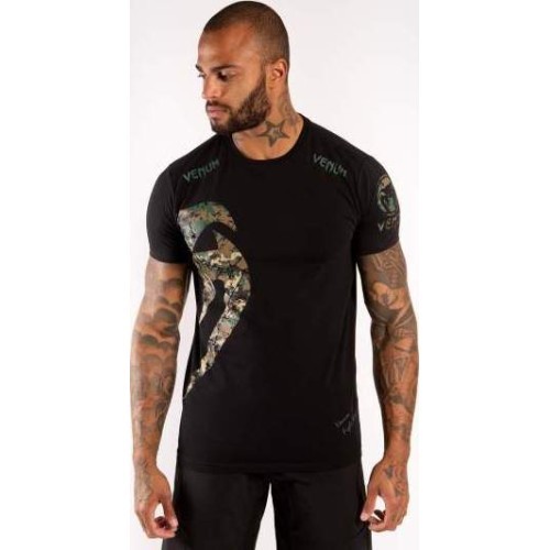 Футболка Venum Original Giant – чёрная/лесной камуфляж
