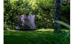 EXIT Silhouette iegremdējamā batuts ø244 cm ar drošības tīklu – melns